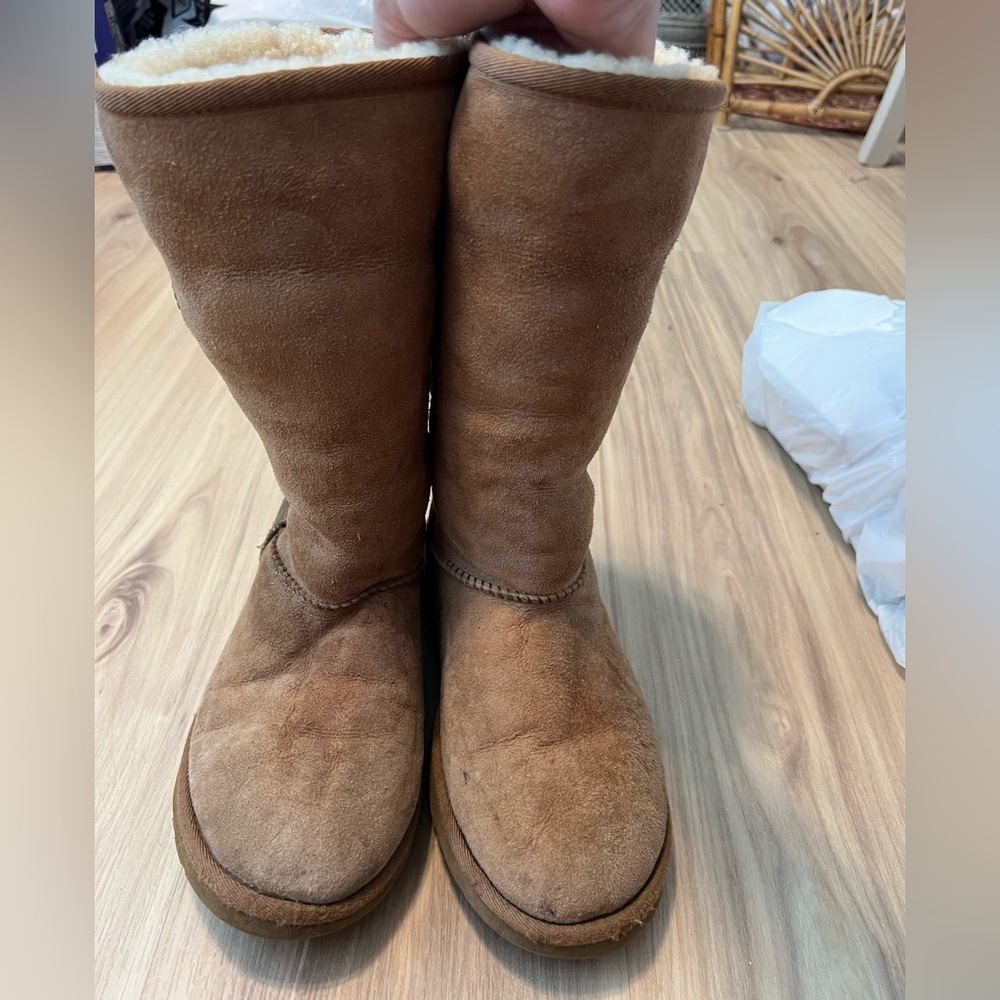 Brown uggs tall boot-says size 4